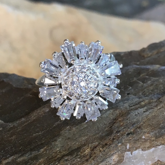 Jewelry - NEW faceted white topaz cocktail ring